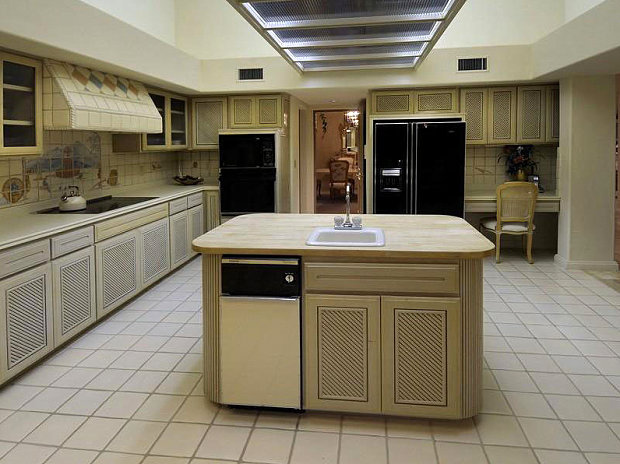 an 80s kitchen
