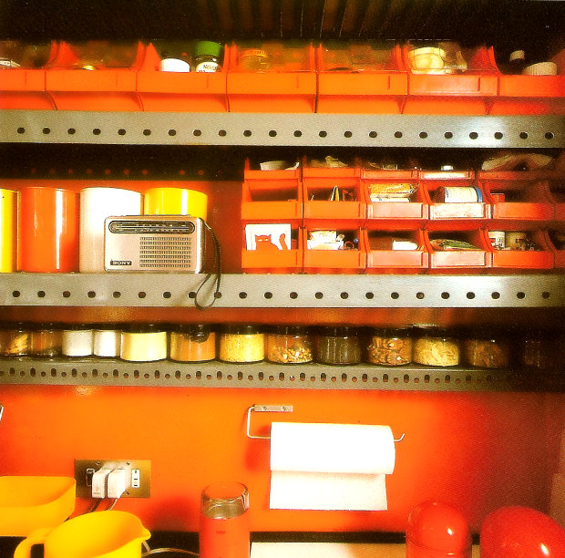 Industrial details in an '80s kitchen