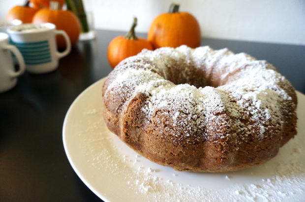 Spice cake gets a retro look, thanks to a bundt pan
