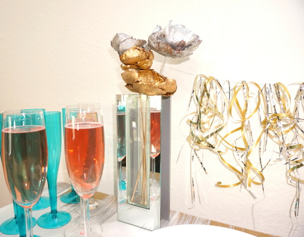 A mix of glass and plastic champagne flutes