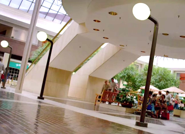 '80s mall design at its finest in an episode of Halt and Catch Fire